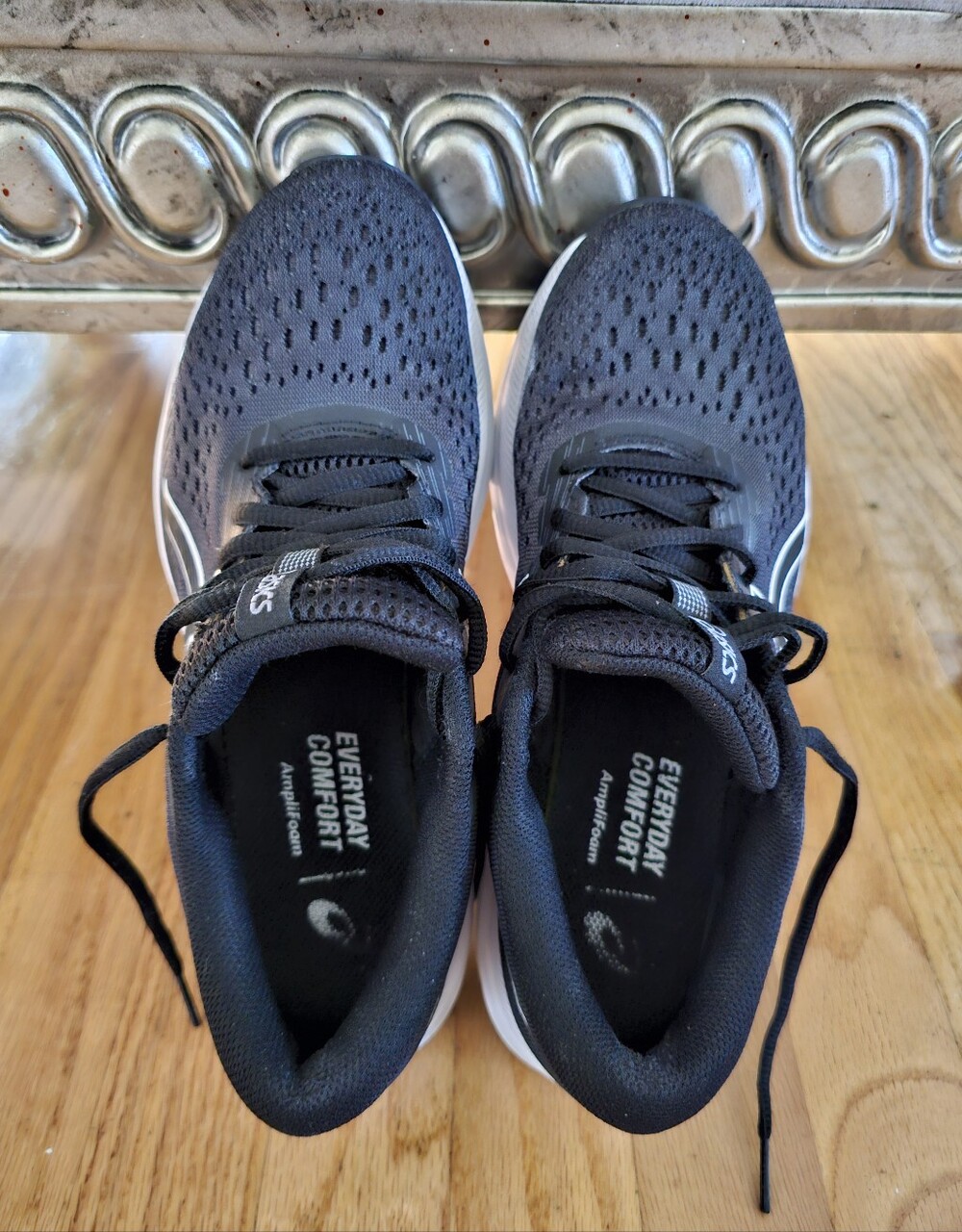 Asics Amplifoam. Womans 8